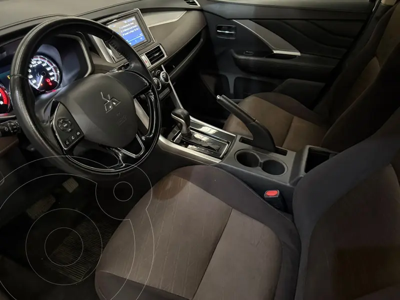 Foto Mitsubishi Xpander 1.5L usado (2023) color plateado financiado en mensualidades(enganche $121,220 mensualidades desde $5,290)