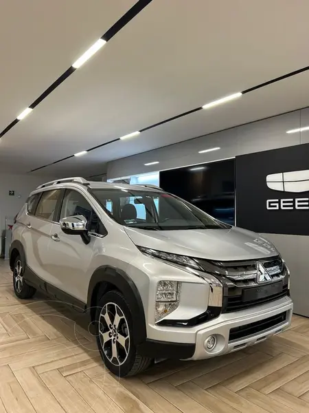 Foto Mitsubishi Xpander 1.5L usado (2023) color plateado financiado en mensualidades(enganche $129,997 mensualidades desde $5,470)