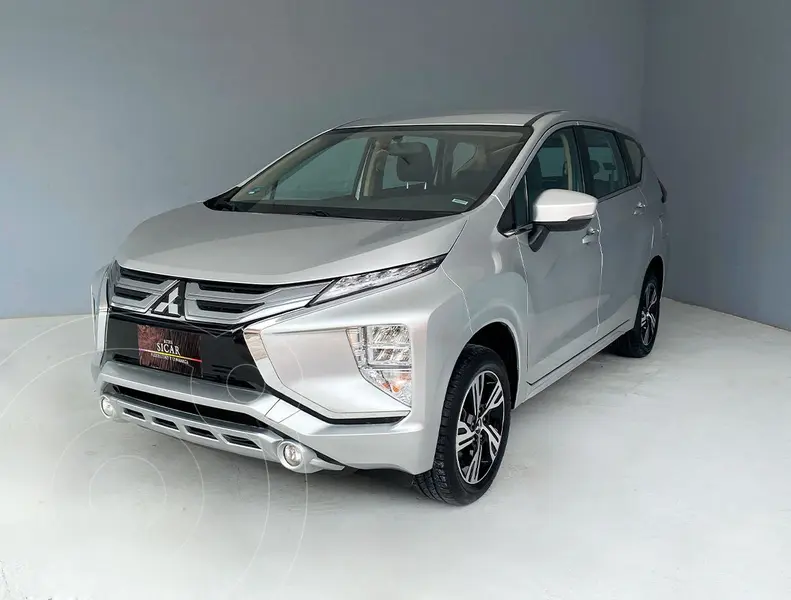 Foto Mitsubishi Xpander 1.5L usado (2023) color plateado precio $269,000