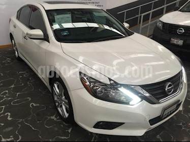 foto Nissan Altima 4p Advance L4/2.5 Aut usado (2017) color Blanco precio $345,000
