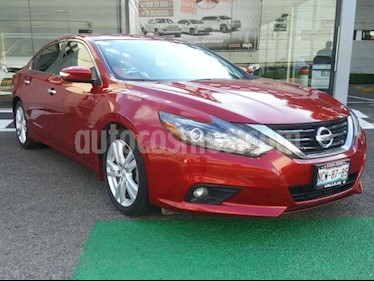 foto Nissan Altima 4p Exclusive V6/3.5 Aut usado (2017) color Rojo precio $340,000
