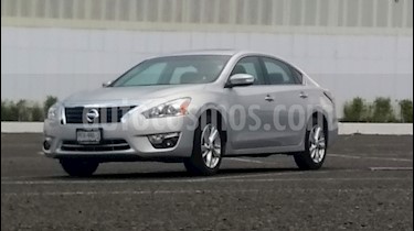 Nissan Altima Advance NAVI usado (2016) color Plata Brillante precio $270,000