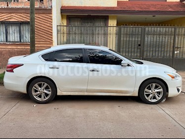 Nissan Altima Advance NAVI usado (2014) color Blanco precio $165,000