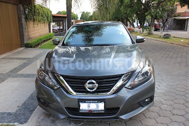 Nissan Altima Advance NAVI usado (2017) color Gris Oxford precio $299,900