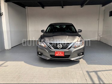 Foto venta Auto usado Nissan Altima Exclusive (2017) color Plata precio $318,000