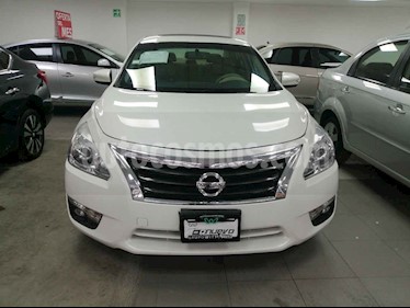 foto Nissan Altima Exclusive usado (2015) color Blanco precio $235,000