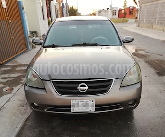 foto Nissan Altima GXE Aut usado (2002) color Bronce precio $44,000