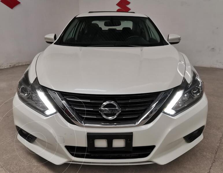 Foto Nissan Altima Advance NAVI Midnight Edition usado (2018) color Blanco precio $300,000