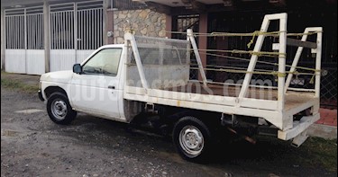 Foto Nissan Estacas Largo TM5 usado (2002) color Blanco precio $56,000