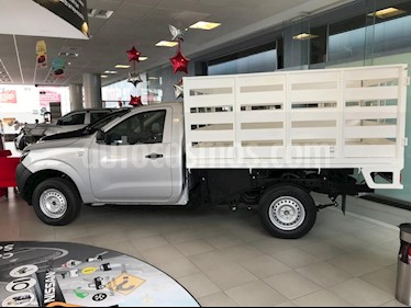 Nissan Estacas Largo TM5 usado (2020) color Plata precio $297,000