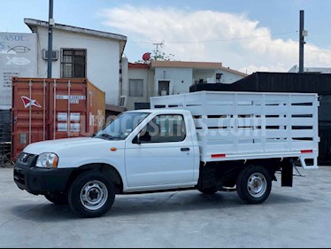 Nissan Estacas Largo TM5 usado (2014) color Blanco precio $150,000