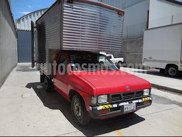 Nissan Estacas Largo TM5 usado (2000) color Rojo precio $98,000
