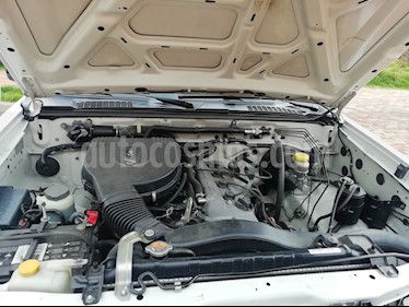 Foto venta Carro usado Nissan Frontier NP300 2.4L 4x2 Doble Cabina (2011) color Blanco precio $30.500.000