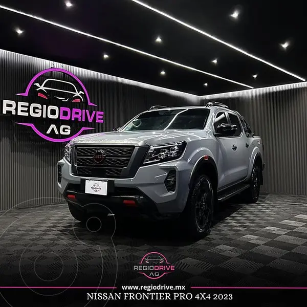 Foto Nissan Frontier Pro-4X V6 4x4 Aut usado (2023) color Gris Vulcano precio $599,900