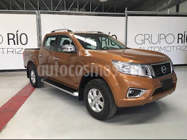 foto Nissan Frontier LE 2.4L usado (2017) color Naranja precio $298,000