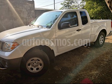foto Nissan Frontier LE 2.4L usado (2010) color Blanco precio $200,000