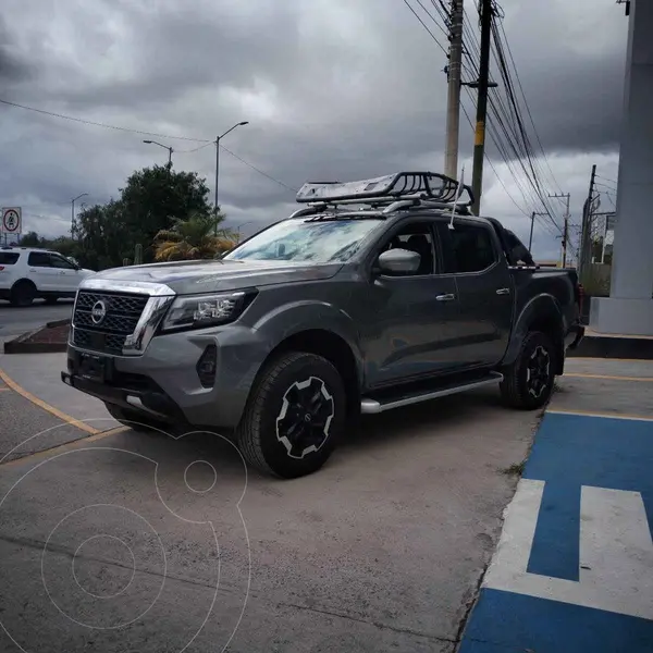 Foto Nissan Frontier LE Aut Platinum usado (2025) color Gris financiado en mensualidades(enganche $216,215 mensualidades desde $14,526)
