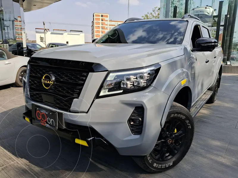 Foto Nissan Frontier  Pro 4X 4x4 Aut usado (2023) color Gris financiado en mensualidades(enganche $170,858 mensualidades desde $13,065)