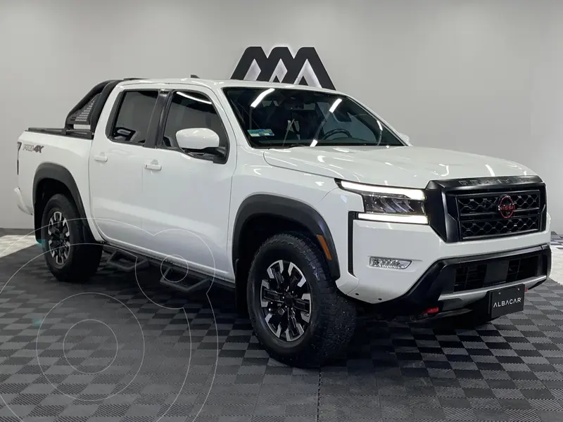 Foto Nissan Frontier  Pro 4X 4x4 Aut usado (2023) color Blanco precio $697,999