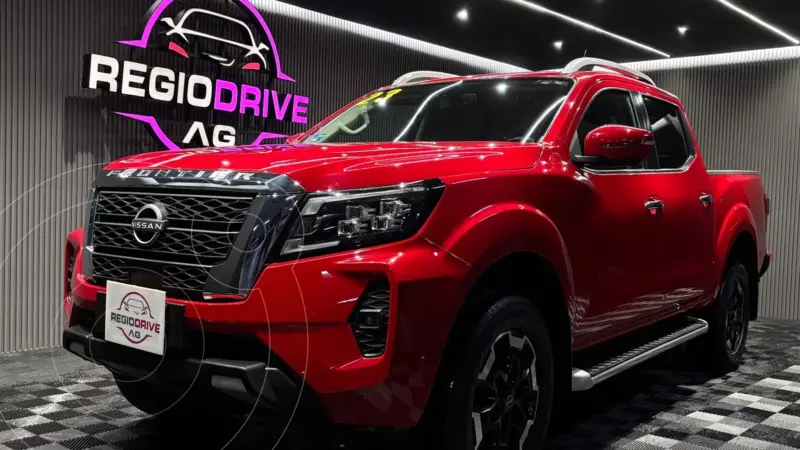 Foto Nissan Frontier LE Aut Platinum usado (2023) color Rojo precio $599,900