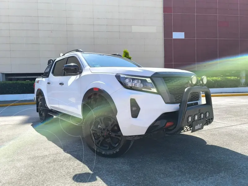 Nissan Frontier  Pro 4X 4x4 Aut usado (2022) color Blanco precio $599,800