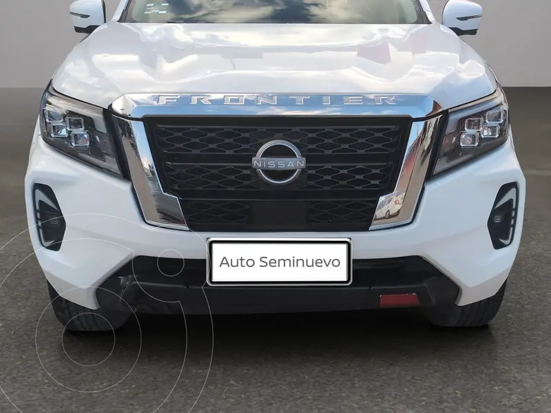 Foto Nissan Frontier  LE Aut Platinum usado (2023) color Blanco financiado en mensualidades(enganche $199,493 mensualidades desde $9,520)