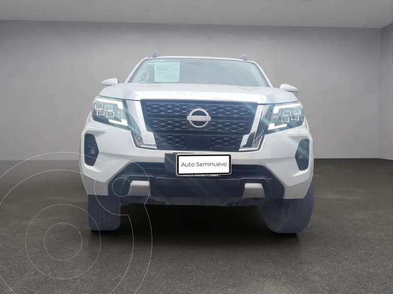 Foto Nissan Frontier  LE Aut Platinum usado (2023) color plateado financiado en mensualidades(enganche $199,493 mensualidades desde $9,520)