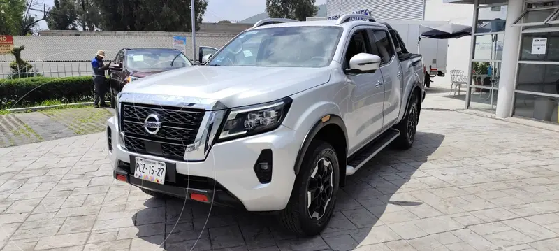 Foto Nissan Frontier  LE Aut Platinum usado (2022) color Plata financiado en mensualidades(enganche $150,652 mensualidades desde $11,699)
