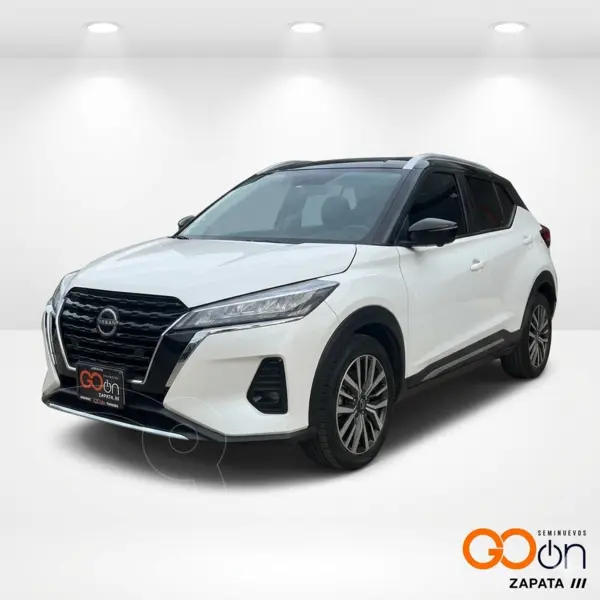 Foto Nissan Kicks E-Power Platinum usado (2024) color NISXABBBLANCO PERLADO BITONO precio $360,000