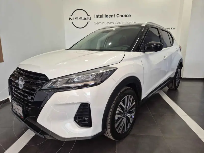 Foto Nissan Kicks Platinum Aut usado (2024) color Blanco financiado en mensualidades(enganche $105,600 mensualidades desde $10,417)