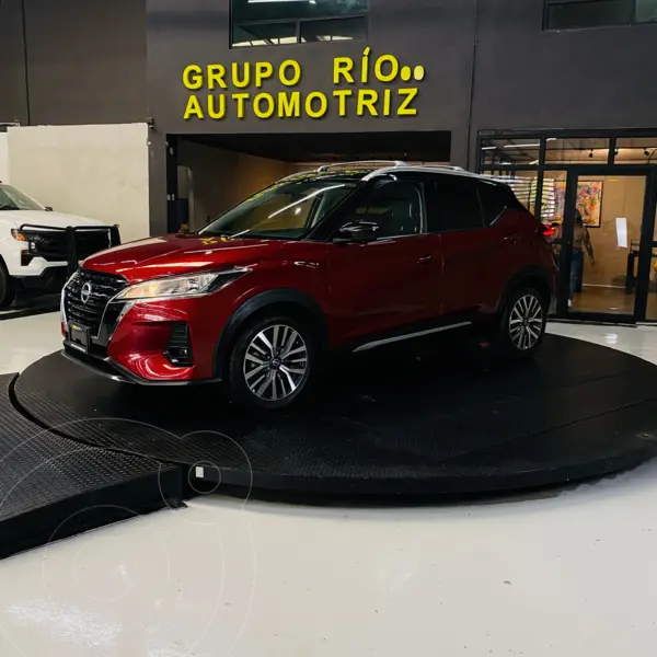 Foto Nissan Kicks Exclusive Aut usado (2023) color Rojo financiado en mensualidades(enganche $43,978 mensualidades desde $9,272)