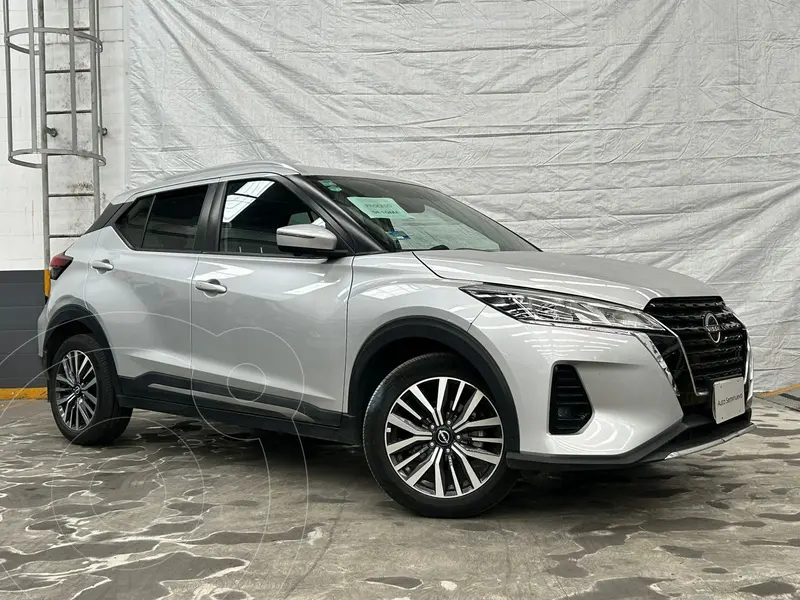 Foto Nissan Kicks Exclusive Aut usado (2022) color plateado precio $369,000