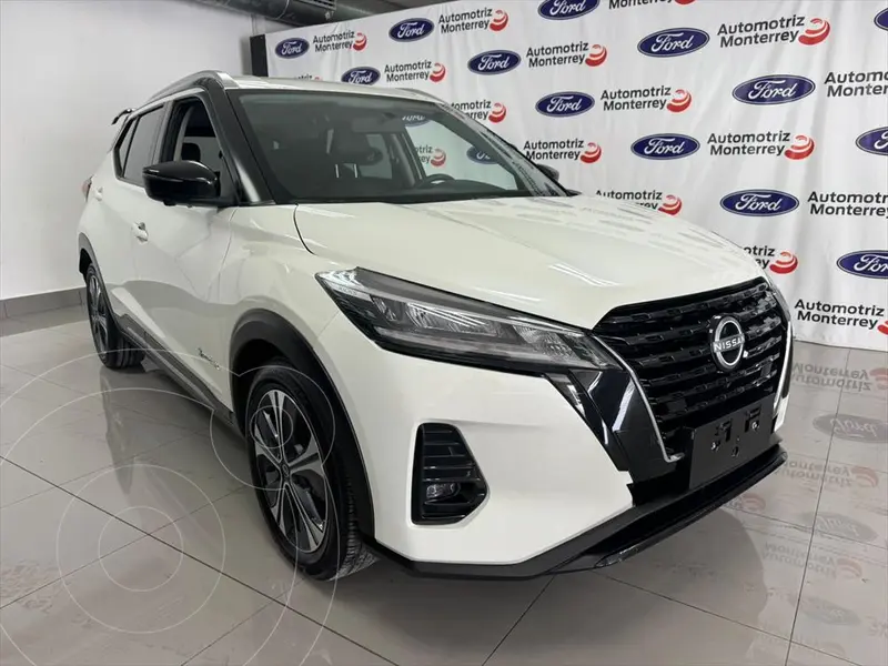 Foto Nissan Kicks Exclusive Aut usado (2023) color Blanco precio $369,000