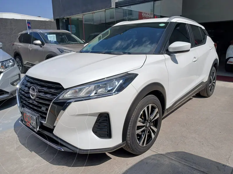 Foto Nissan Kicks Advance usado (2023) color Blanco financiado en mensualidades(enganche $95,375 mensualidades desde $7,293)