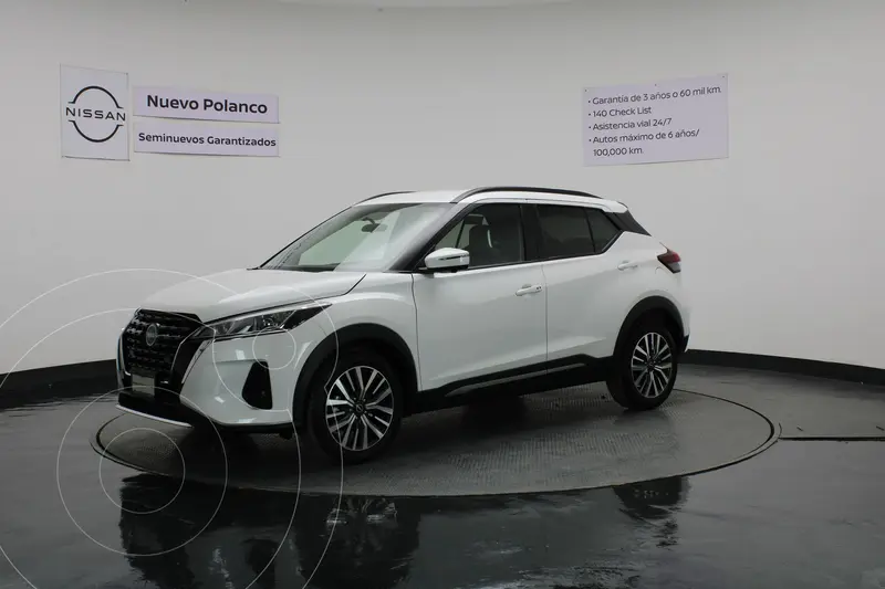 Foto Nissan Kicks Exclusive Aut usado (2023) color Blanco precio $355,000