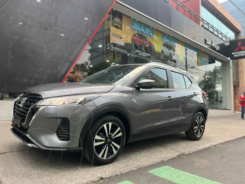 Foto Nissan Kicks Advance Aut usado (2024) color Gris precio $325,000