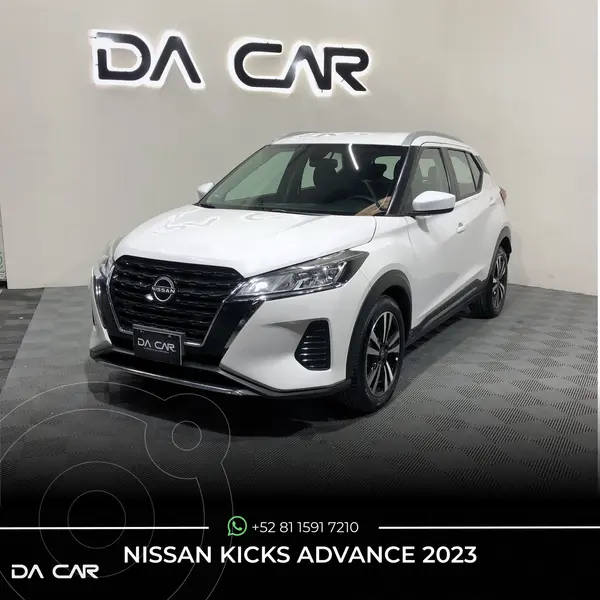 Foto Nissan Kicks Advance usado (2023) color Blanco precio $305,000