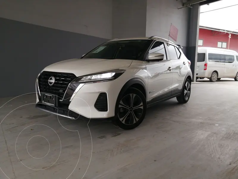 Foto Nissan Kicks Advance Aut usado (2024) color Blanco financiado en mensualidades(enganche $166,275 mensualidades desde $7,935)