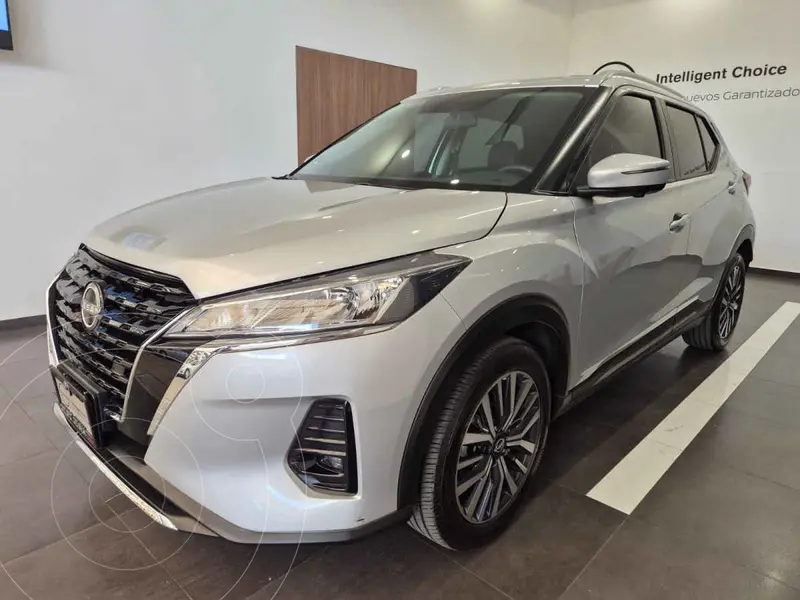 Foto Nissan Kicks Exclusive Aut usado (2022) color Plata precio $385,000