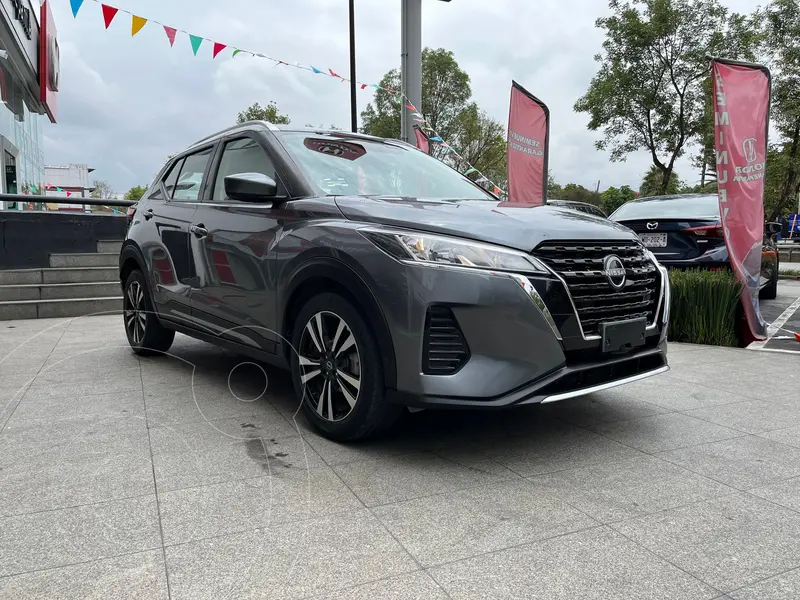 Foto Nissan Kicks Advance usado (2023) color Gris Oscuro precio $327,000
