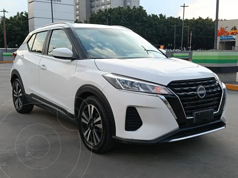 Foto Nissan Kicks Advance usado (2023) color Blanco precio $306,900