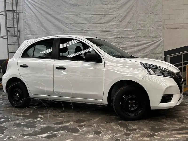 Foto Nissan March Sense usado (2023) color Blanco precio $276,612