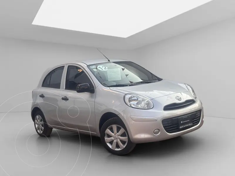 Foto Nissan March Sense usado (2012) color plateado precio $110,000