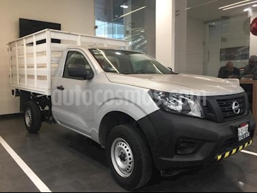 foto Nissan NP300 Doble Cabina 2P ESTACAS TM6 usado (2018) color Plata precio $260,000