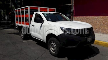 foto Nissan NP300 2.5L Pick-up Dh usado (2017) color Blanco precio $198,000