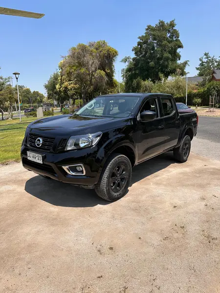 Foto Nissan NP300 2.3L 4x4 C/D usado (2019) color Negro precio $15.500.000