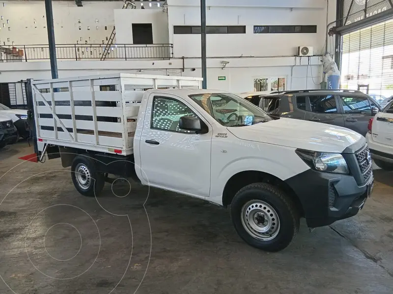 Foto Nissan NP300 2.4L Chasis usado (2021) color Blanco precio $399,000