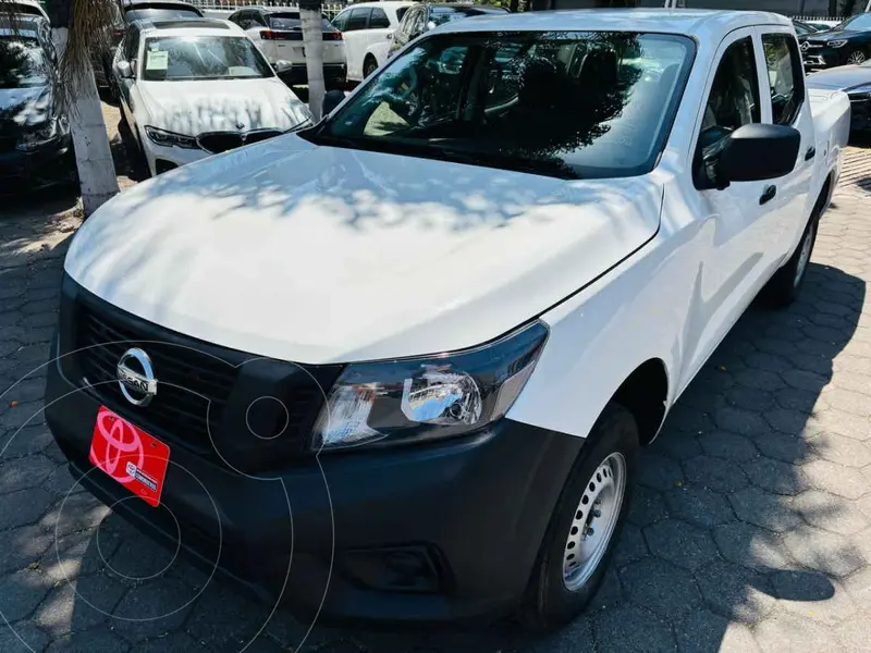 Foto Nissan NP300 2.4L Doble Cabina SE A/A Paquete de Seguridad usado (2020) color Blanco precio $317,000