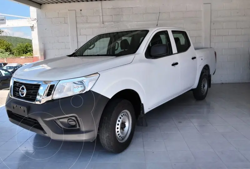 Foto Nissan NP300 2.4L Doble Cabina SE A/A Paquete de Seguridad usado (2020) color Blanco precio $341,000