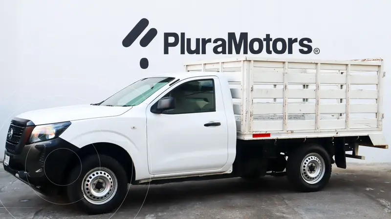 Foto Nissan NP300 Estacas usado (2021) color Blanco financiado en mensualidades(enganche $83,380 mensualidades desde $7,104)